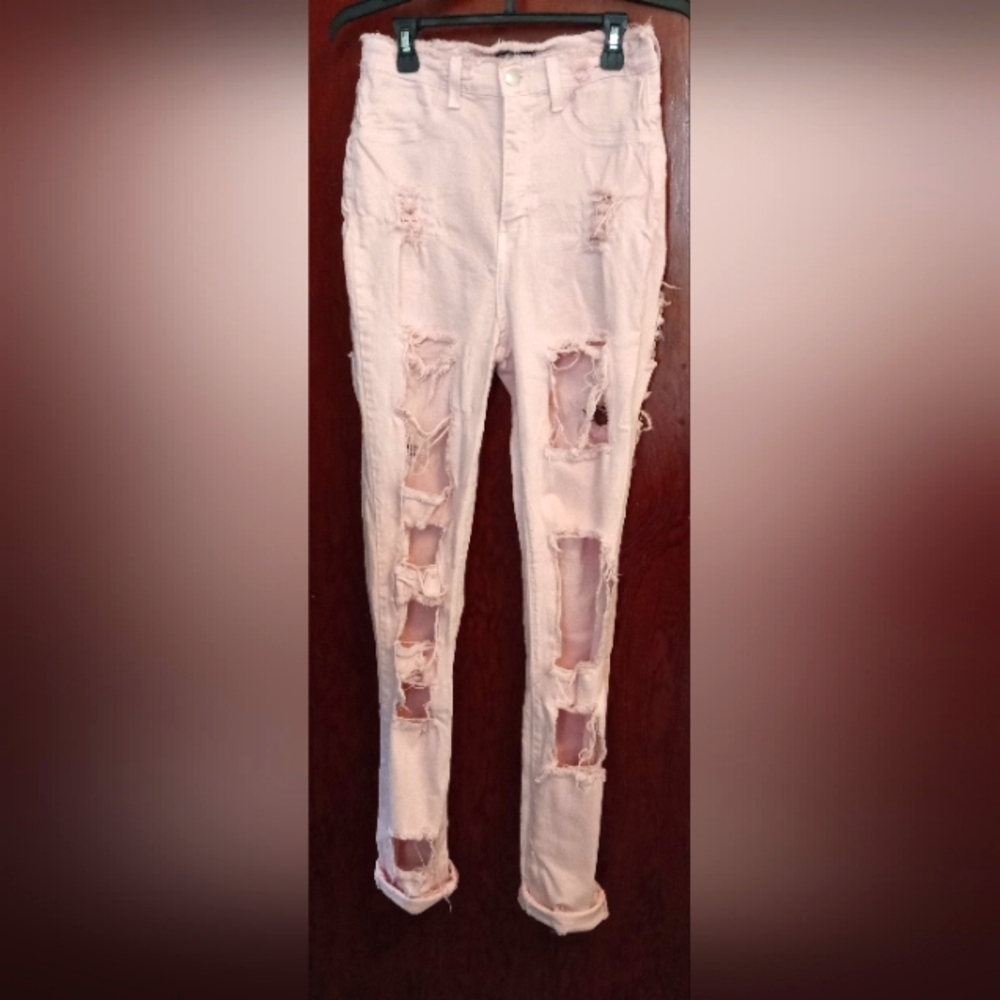 🌞Pink Destructed Skinny Jeans